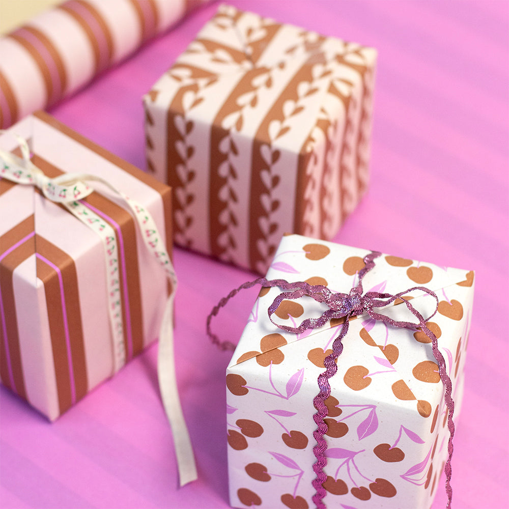 Cadeaupapier strepen hartjes 30cm